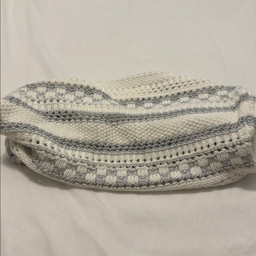 Laundry By Shelli Segal White and Silver fair isle Knit infinity neck Scarf NWT - Picture 2 of 11